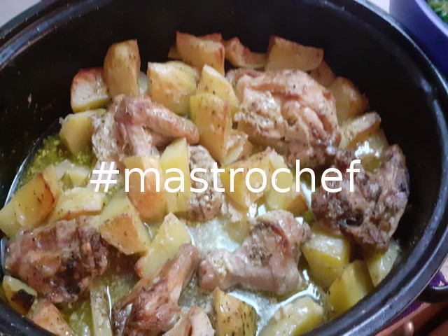 Κοτόπουλο με πατάτες στο φούρνο