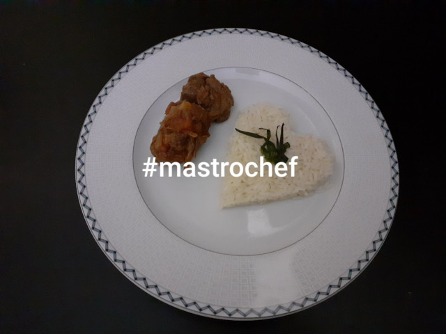 Κοκκινιστό μοσχάρι με πιλάφι